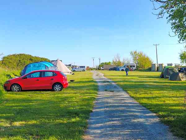 Main Field staplaats voor een tent of voor vouwwagen op gras zonder elektriciteit