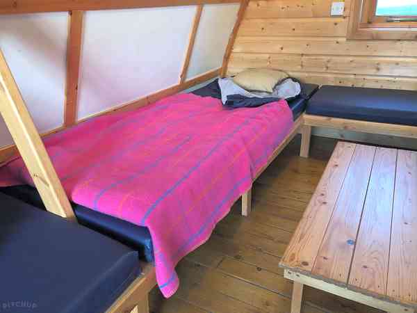 Blue camping pod (2 adults and 2 children)