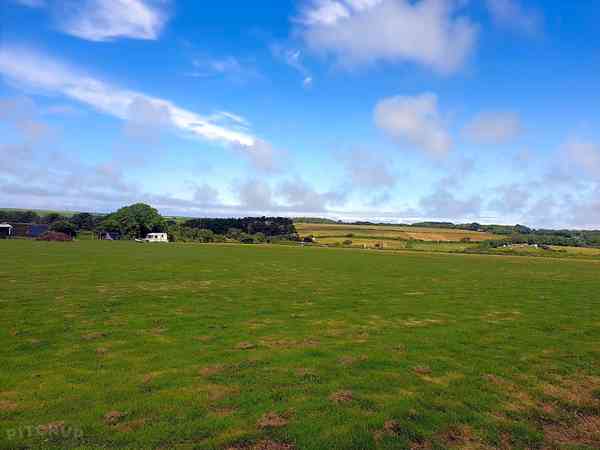 Non-electric grass motorhome pitch