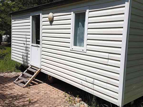 Mobil-home 2 chambres (pas de sanitaires privés)