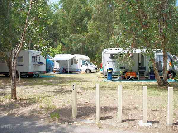 Electric asphalt and grass tent or trailer tent pitch