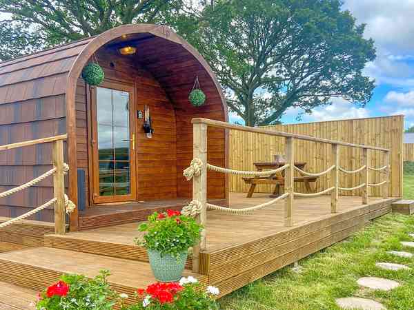 Pod prêt-à-camper Erin (jacuzzi)