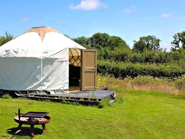 Yurt (2 adults and 3 children)