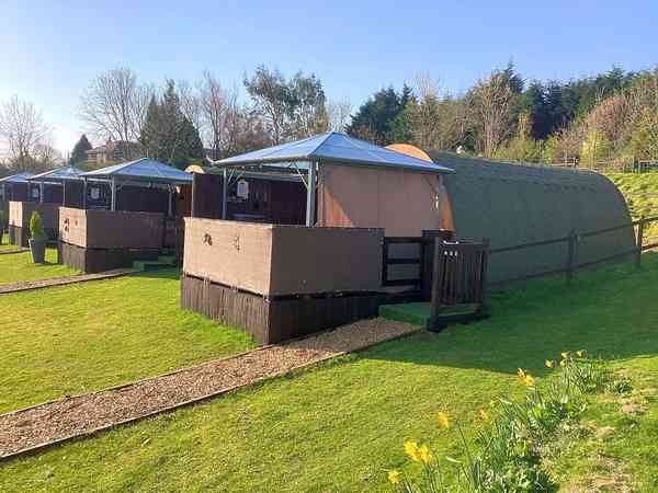 Bumblebee camping pod (hot tub)