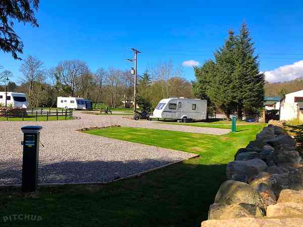 Fully-serviced hardstanding and grass touring pitch (super)