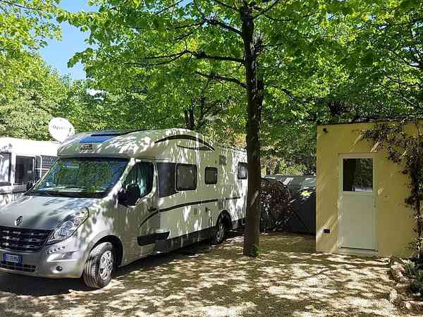 Gold electric optional gravel pitch (Private restroom amenities)