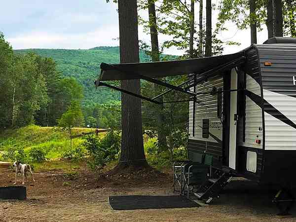Moose Point 2 bedroom on-site touring caravan (maximum 4 adults)