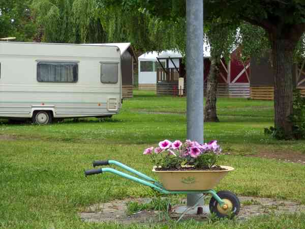 Power optional grass and gravel site