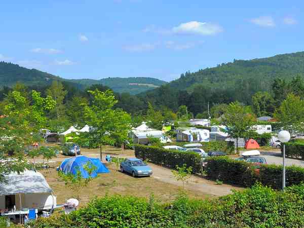 Emplacement sur herbe avec électricité