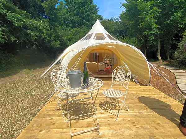 Apple Blossom yurt (2 adults and 2 children)