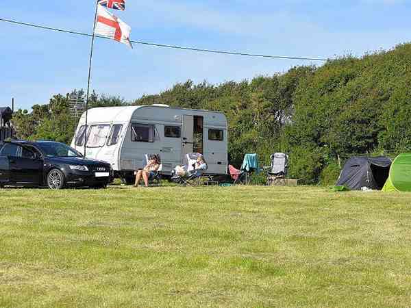 Emplacement sur herbe avec électricité
