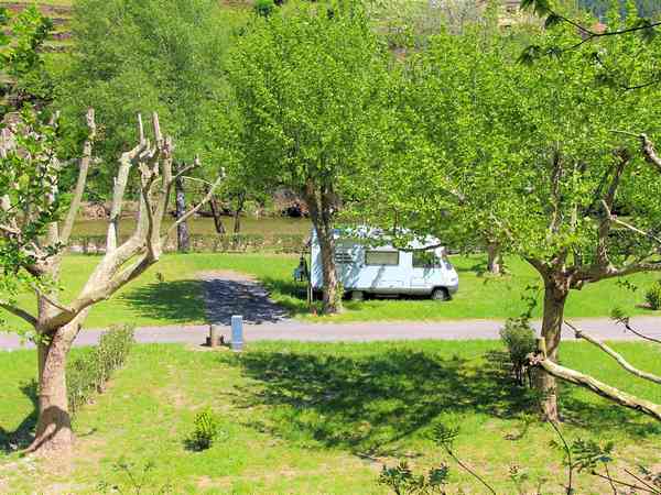 Piazzola camper su erba e terra con elettricità facoltativa