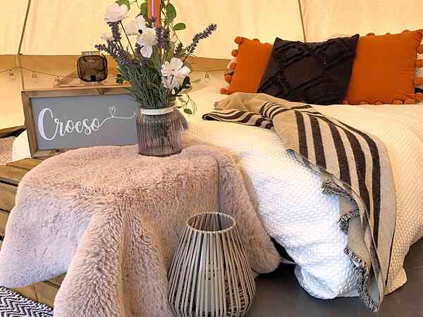 Bell tent (deluxe)