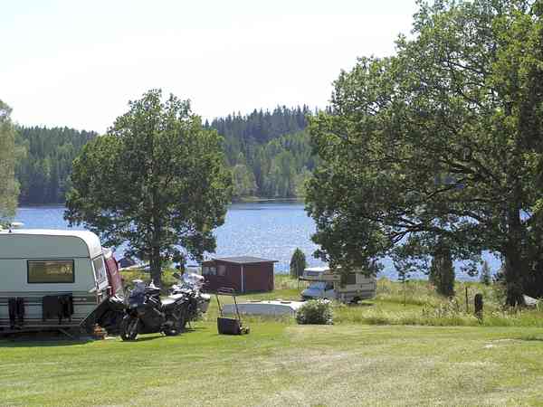Emplacement sur herbe avec électricité