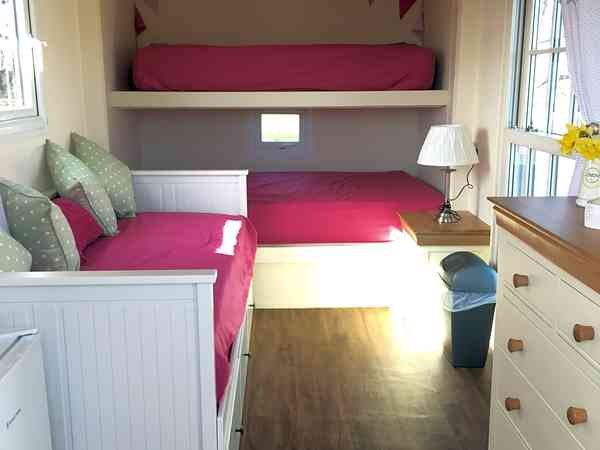 Shepherd's hut (no pets)