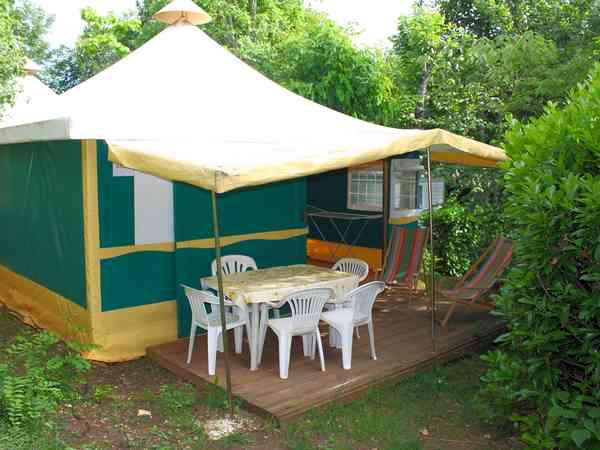 Tente à louer sur place Kiwi 2 chambres (terrasse couverte)