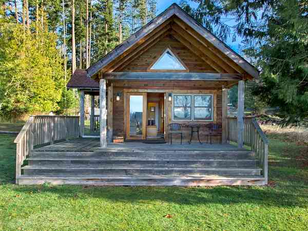 Partial View cabin (no pets, deluxe)