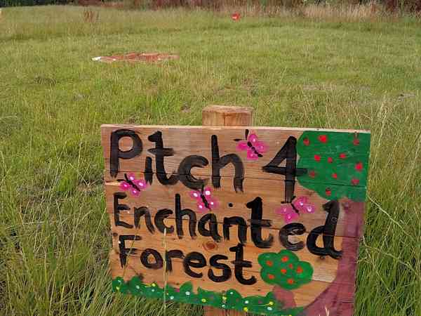 Emplacement pour tente ou pour caravane pliante (#4 Enchanted Forest) sur herbe sans électricité