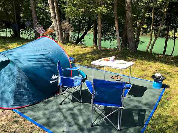 Non-electric grass tent pitch (riverside)