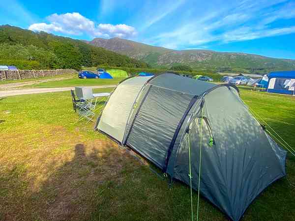 Parcel·la de gespa sense electricitat per a tenda de campanya (petita)