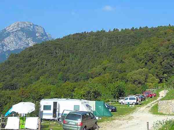 Emplacement pour véhicule de tourisme sur herbe sans électricité