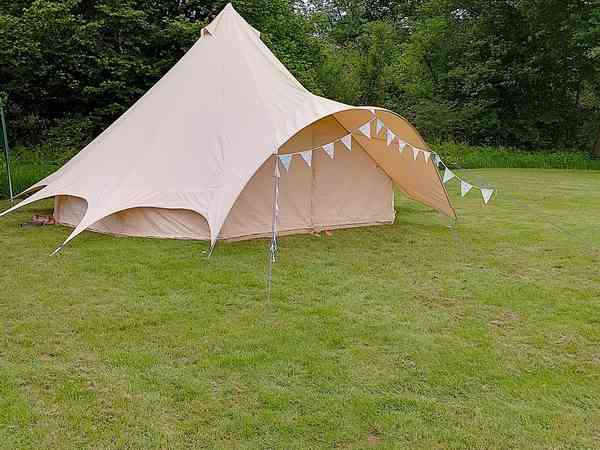 Tente cloche (de luxe, isolé, jacuzzi)