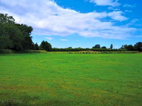 Emplacement pour tente ou pour caravane pliante sur herbe sans électricité