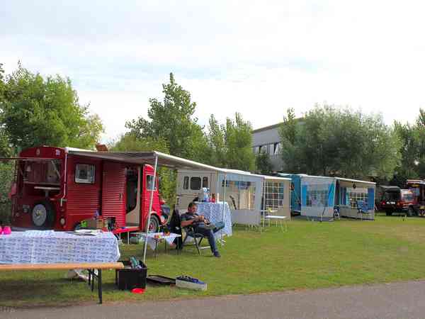 Electric grass tent pitch