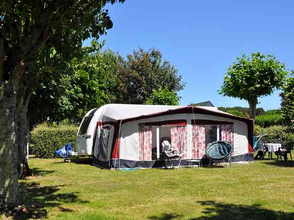 Emplacement sur herbe avec électricité