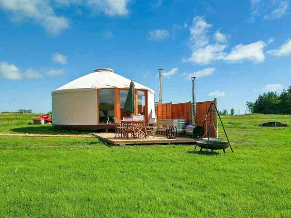 6m Luxury European yurt (hot tub)