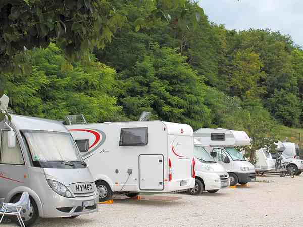 Fully-serviced gravel touring pitch