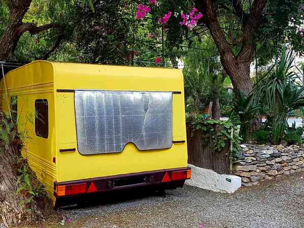 Amarilla vaste caravan' 1 slaapkamer