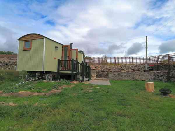 Weardale Retreat, with private patio, wood-fired hot tub, barbecue and firepit Weardale Retreat, with private patio, wood-fired hot tub, barbecue and firepit