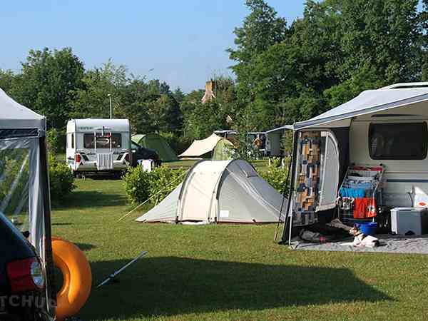 Staplaats op gras volledig uitgerust (comfortabel)