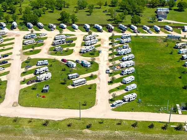 Fully-serviced gravel and hardstanding touring pitch