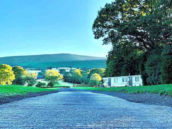 Emplacement pour autocaravane sur herbe sans électricité