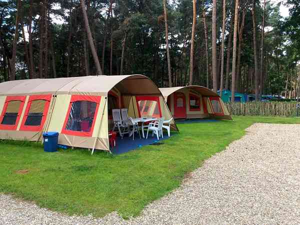 Op gras staplaats volledig uitgerust (comfortabel)