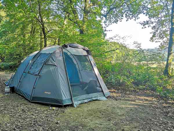 Non-electric forest floor tent pitch