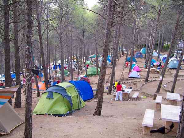 Electric earth tent pitch