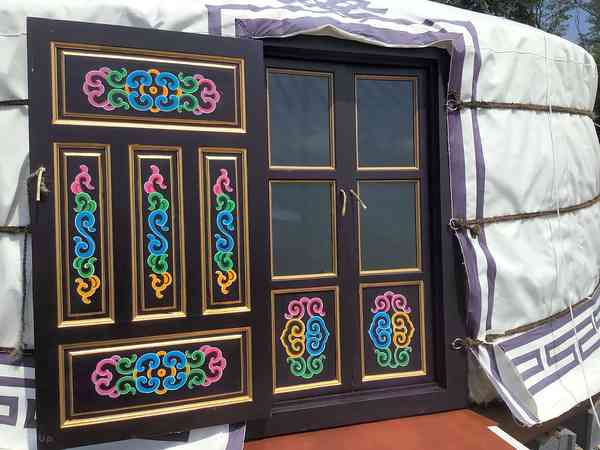 Violette yurt