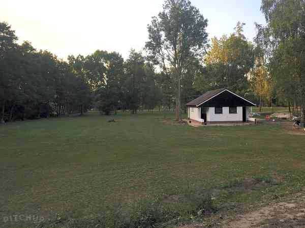 Emplacement sur herbe sans électricité