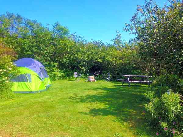 Emplacement sur herbe sans électricité