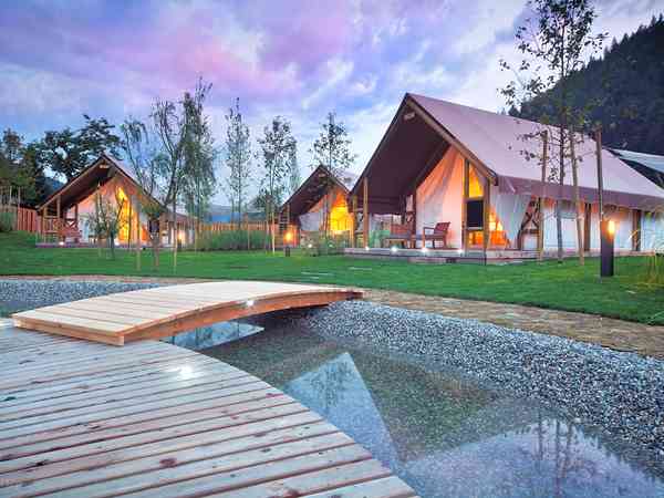 Safari tent (hot tub)