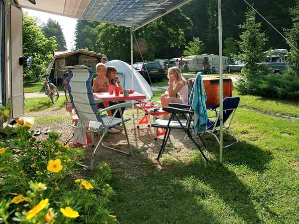 Family gatherings in the sun Family gatherings in the sun