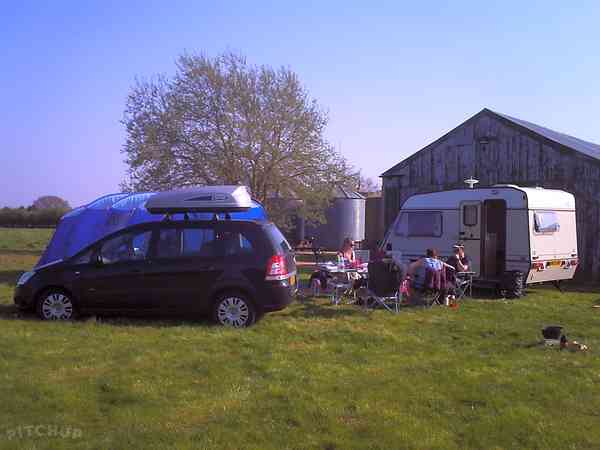Staplaats voor caravan en camper op gras zonder elektriciteit