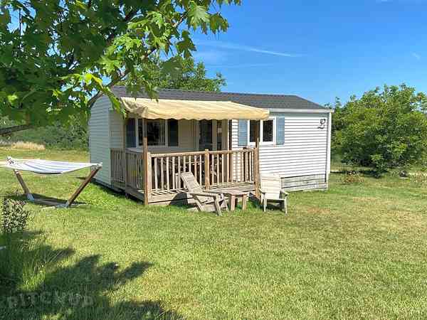 2 bedroom mobile home (no pets, sheltered balcony)