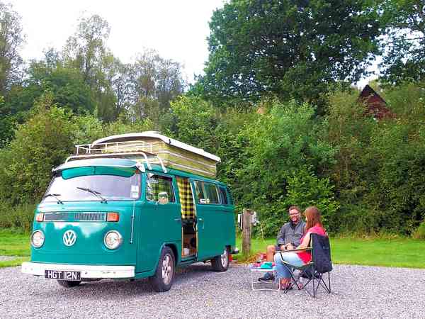 Piazzola roulotte/camper su terreno battuto con elettricità
