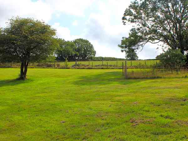 Emplacement camping-car sur herbe sans électricité