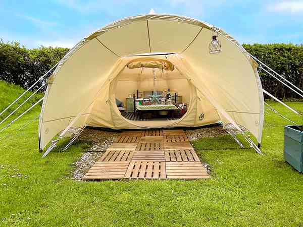 Stargazer bell tent (2 adults and 2 children)