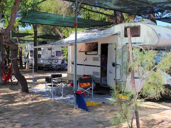 Piazzola su terra con elettricità